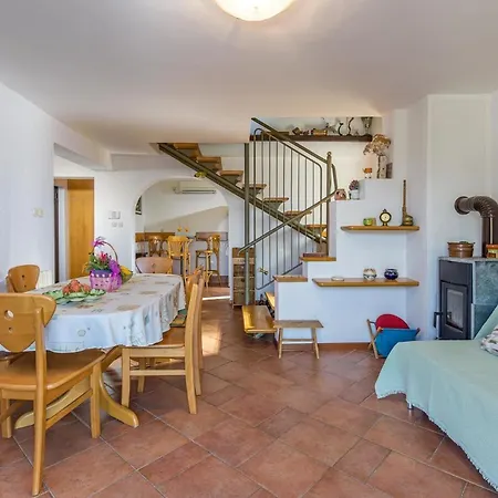 Apartment Fuer 6 Personen Ca 89 Qm In Njivice, Kvarner Bucht Krk